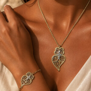 Collier et bracelet cœur de Viana croix