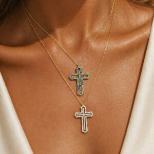 Collier croix blanc